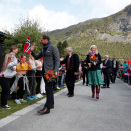 Kronprinsparet ankommer Skjåk barne- og ungdomsskule. Foto: Stian Lysberg Solum / NTB scanpix